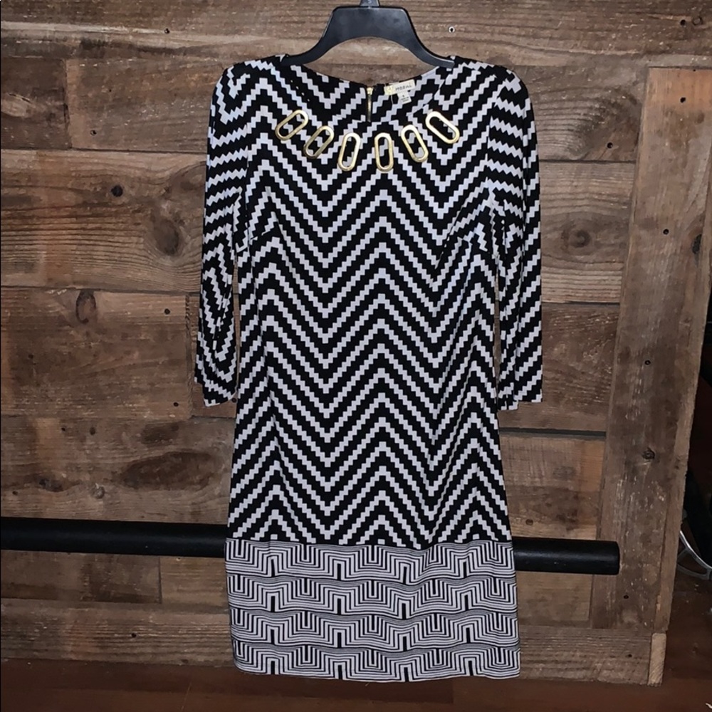 Haani black & white zigzag pattern w/gold trim szS